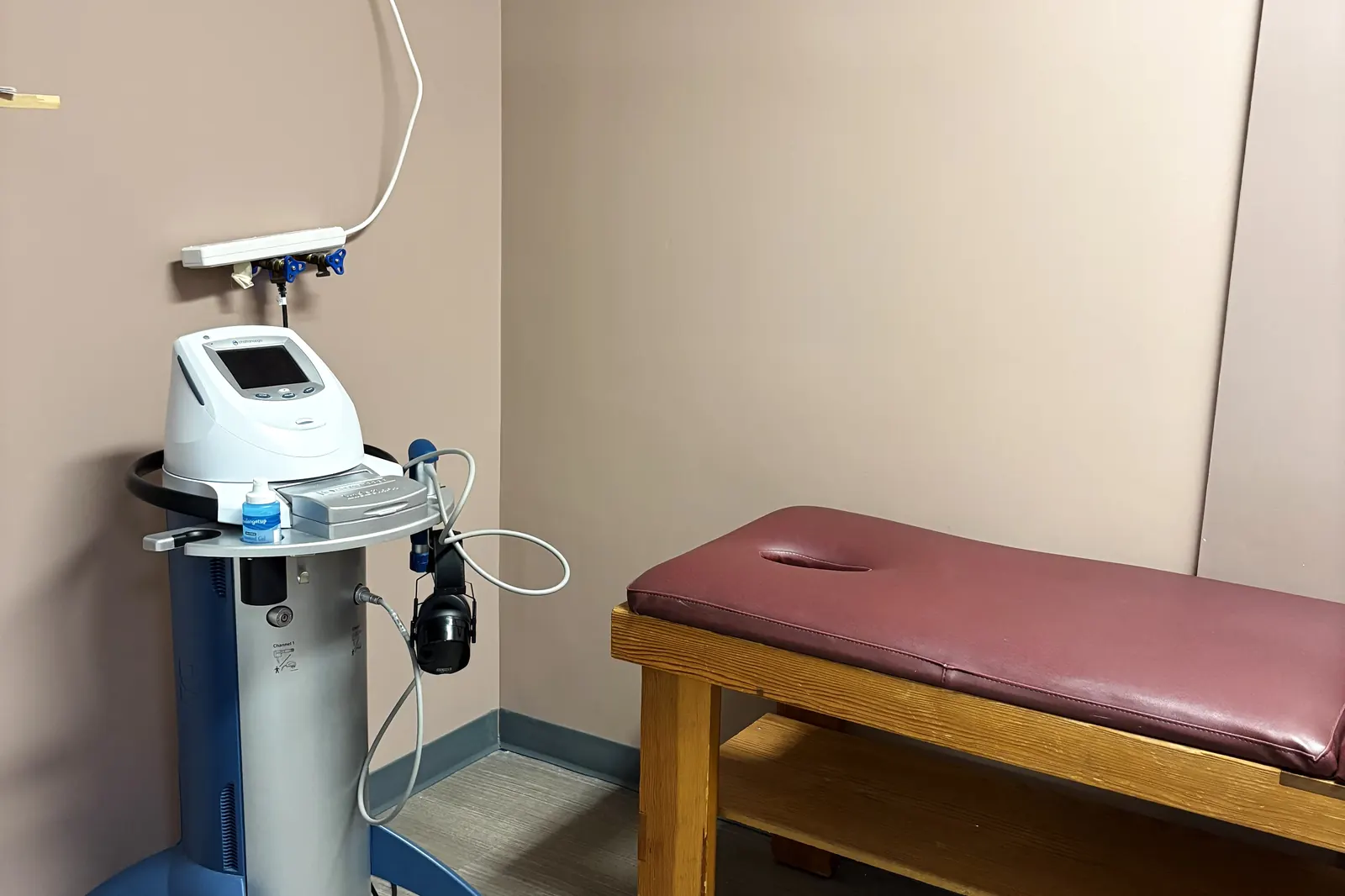 Traction and decompression equipment in a treatment room